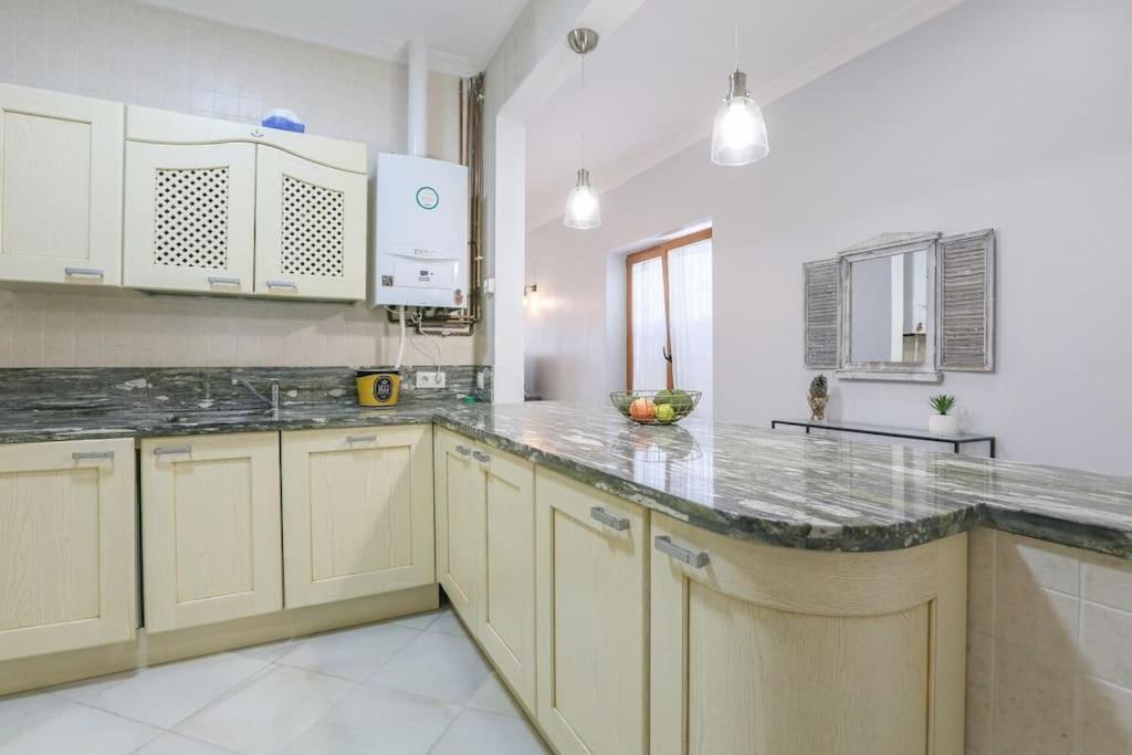 Riverwalk Suites - Puente Triana Sevilla Buitenkant foto