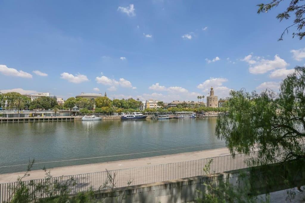 Riverwalk Suites - Puente Triana Sevilla Buitenkant foto