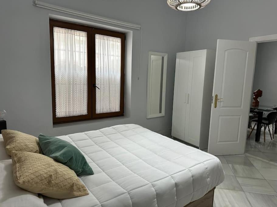Riverwalk Suites - Puente Triana Sevilla Buitenkant foto